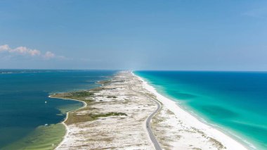 2023 Anma Günü 'nde Pensacola Plajı' nın hava manzarası.