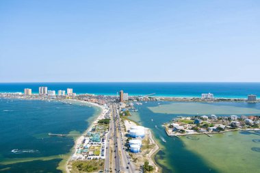 2023 Anma Günü 'nde Pensacola Plajı' nın hava manzarası.