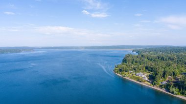 Olympia, Washington 'daki Tolmie State Park' tan Puget Sound. 