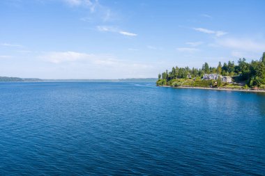 Olympia, Washington 'daki Tolmie State Park' tan Puget Sound. 