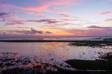 Mobile Bay, Alabama 'nın İHA fotoğrafçılığı Eylül' de gün batımında