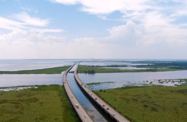 Alabama 'da nemli bir yaz gününde Jubilee Parkway ve Mobile Bay' in hava manzarası