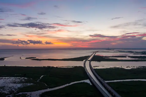 Mobile Bay, Alabama 'nın İHA fotoğrafçılığı Eylül' de gün batımında