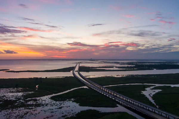 Mobile Bay, Alabama 'nın İHA fotoğrafçılığı Eylül' de gün batımında