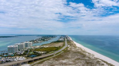 Ekim 2023 'te Alabama, Orange Beach' in hava manzarası.