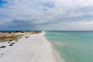 Ekim 'de Pensacola, Florida' daki sahilin havadan görüntüsü.