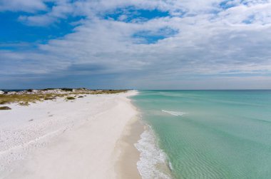 Ekim 'de Pensacola, Florida' daki sahilin havadan görüntüsü.