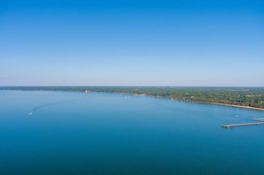 Kasım ayında Alabama Körfezi kıyısındaki Mobile Körfezi 'nin doğu kıyısının havadan görüntüsü