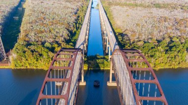 Kasım 'da Mobile, Alabama yakınlarındaki Dolly Parton köprüsünün hava görüntüsü