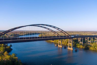 Kasım 'da Mobile, Alabama yakınlarındaki Dolly Parton köprüsünün hava görüntüsü