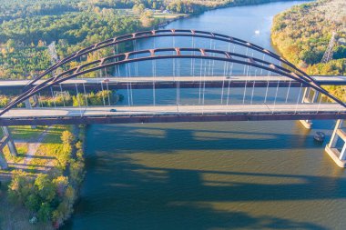 Kasım 'da Mobile, Alabama yakınlarındaki Dolly Parton köprüsünün hava görüntüsü