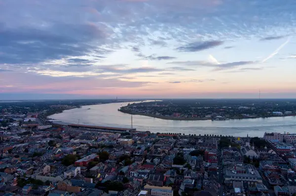 Flygfoto Över Centrala New Orleans Louisiana Och Mississippifloden Vid Solnedgången Stockbild
