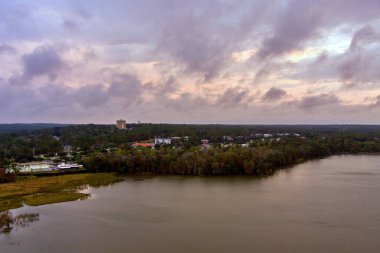 Daphne, Alabama 'nın İHA fotoğrafçılığı Kasım ayında Mobile Körfezi' nin doğu kıyısında