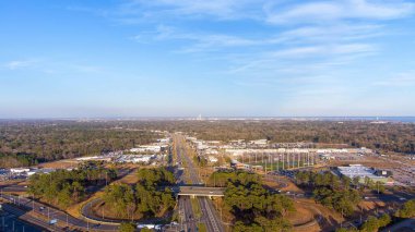 Ocak 'ta günbatımında Alabama, West Mobile' ın hava manzarası