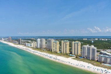 Temmuz 'da Perdido Key, Florida' daki sahilin havadan görüntüsü.