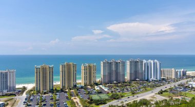 Temmuz 'da Perdido Key, Florida' daki sahilin havadan görüntüsü.