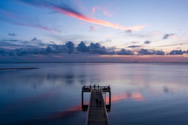 Daphne, Alabama 'da Mobile Bay İskelesi Yaz Günbatımı