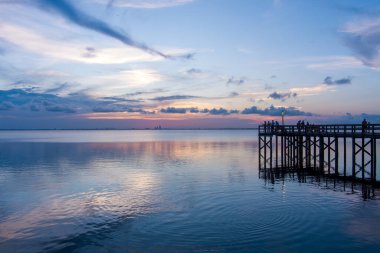 Daphne, Alabama 'da Mobile Bay İskelesi Yaz Günbatımı