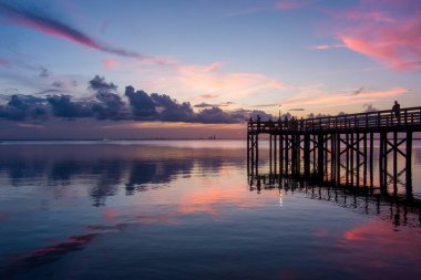 Daphne, Alabama 'da Mobile Bay İskelesi Yaz Günbatımı