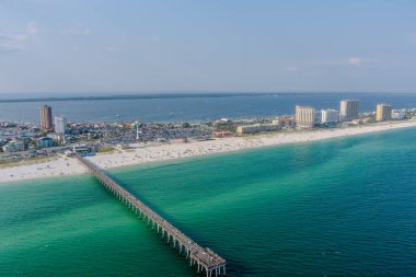 Pensacola, Florida 'daki körfez rıhtımının havadan görüntüsü.