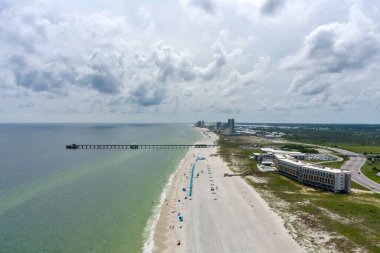 Körfez Parkı 'ndaki The Lodge' un Temmuz ayında Gulf Shores, Alabama sahilindeki hava görüntüsü.
