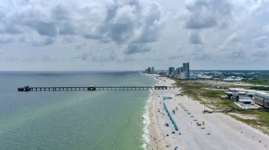 Körfez Parkı 'ndaki The Lodge' un Temmuz ayında Gulf Shores, Alabama sahilindeki hava görüntüsü.