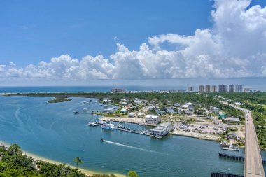 Temmuz 'da Perdido Key, Florida' daki sahilin havadan görüntüsü.