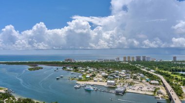 Temmuz 'da Perdido Key, Florida' daki sahilin havadan görüntüsü.