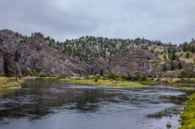Montana 'daki Tower Rock State Park' taki Missouri Nehri.