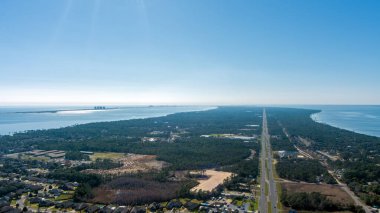 Şubat ayında Florida Körfez Kıyısı 'ndaki Gulf Breeze ve Pensacola Sahili' nin insansız hava aracı fotoğrafları.