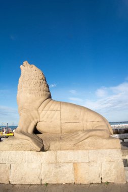 MAR DEL PLATA, BUENOS AIRES - Aralık 2019: Arjantin 'in Buenos Aires eyaletindeki Mar del Plata şehrinin ünlü simgesi Deniz Aslanı Heykeli