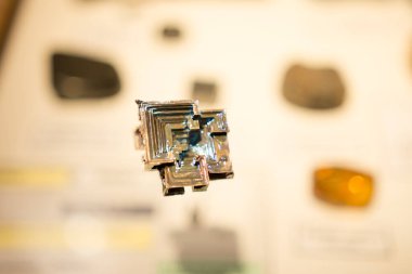 Bismuth Kristal Taşının Ayrıntıları