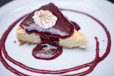 Peru Tres Sülükleri. Çilek soslu tatlı.