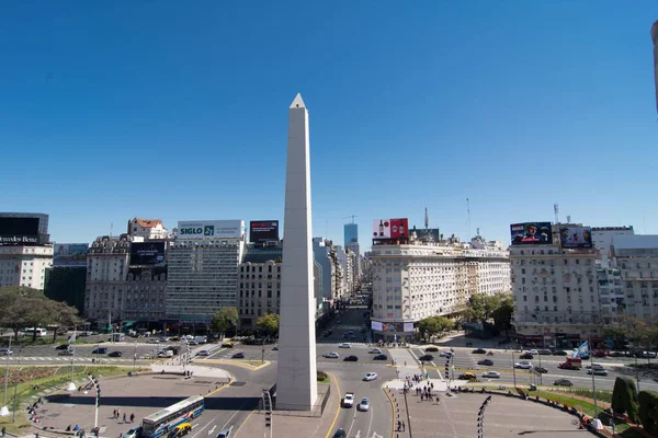 Buenos Aires, Arjantin 'de 9 de Julio Bulvarı ve Obelisk