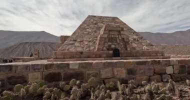Tilcara 'daki Pucara de Tilcara Harabeleri, Humahuaca Vadisi, Jujuy Arjantin. Tilcara Pucar, Quebrada de Humahuaca 'nın en önemli İspanyol yerleşim yerlerinden biridir.