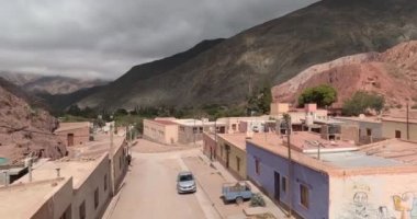 Purmamarca, Quebrada de Humahuaca, Jujuy, Arjantin 'deki Cerro de los Siete Colores Tepesi manzarası