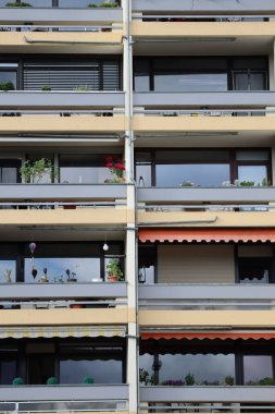 70 'lerin tarzında büyük balkon dairesi.