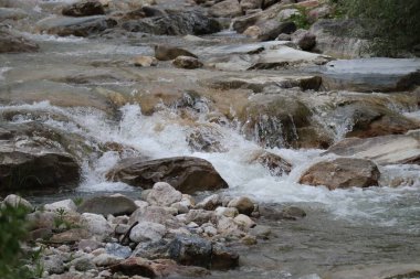 Akış hızı biraz artmış.