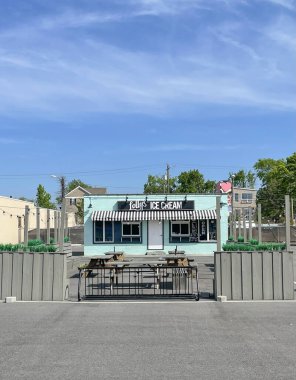 VIRGINIA BEACH, VA - 20 HAZİRAN 2023: The Vibe place of the enfes local started, family operated dondurma business Lolly 's,. 
