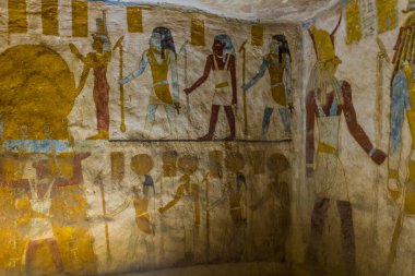 BAWitl, EGYPT - 5 Şubat 2019: Bahariya vahasındaki Bannentiu Mezarı 'ndaki Duvar boyaları, Mısır