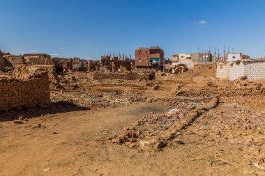 Dakhla vahasındaki Mut kasabasında yıkılan eski evler, Mısır