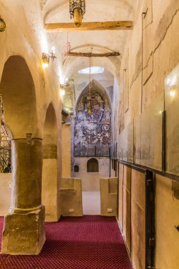 WADI NATRUN, EGYPT - 30 HAZİRAN 2019: Vadi El Natrun, Mısır 'daki Saint Mary El-Sourian Manastırı' ndaki bir kilisenin içi