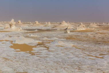 Beyaz Çölde, Mısır 'da tebeşir kaya oluşumları