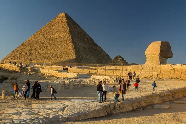 Cairo Egypt Januari 2019 Avond Uitzicht Mensen Die Piramides Van — Stockfoto