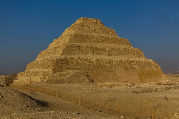 エジプトのサッカラにあるDjoer Zoser のピラミッド — ストック写真
