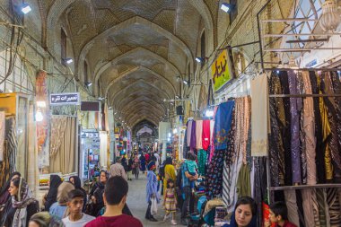 SHIRAZ, İRAN - 6 Temmuz 2019: Şii, İran 'daki Vakil Çarşısı (Pazar).