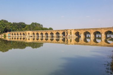 İran 'ın İsfahan kentindeki Joubi (Choobi) köprüsü
