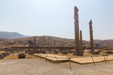 Antik Persepolis, İran 'daki Apadana Sarayı sütunları