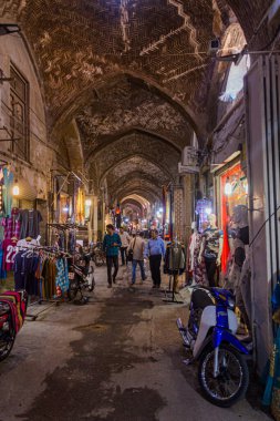 ISFAHAN, İRAN - 9 Temmuz 2019: İran 'ın İsfahan kentindeki Çarşı (pazar) manzarası