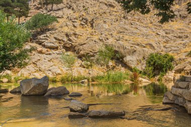 İran 'ın Kermanşah kentindeki Taq-e Bostan Gölü